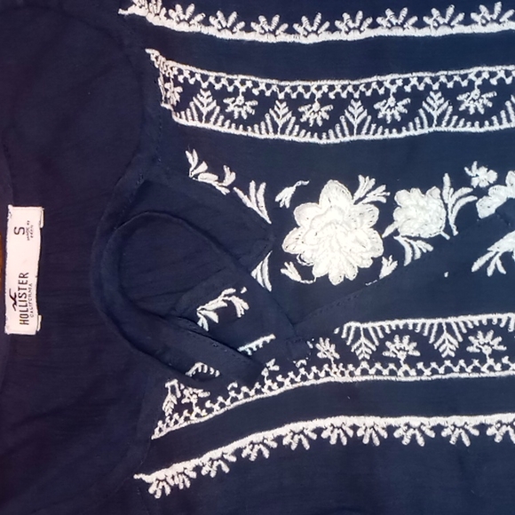 Hollister Size S Navy Blue Shirt with Embroidered/Tie Front - Picture 3 of 3